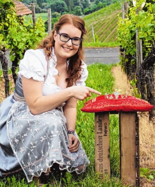 Nadine wird beim Weinfest in Neuses zur Weinprinzessin gekrönt. FOTO GERD KÖHLER