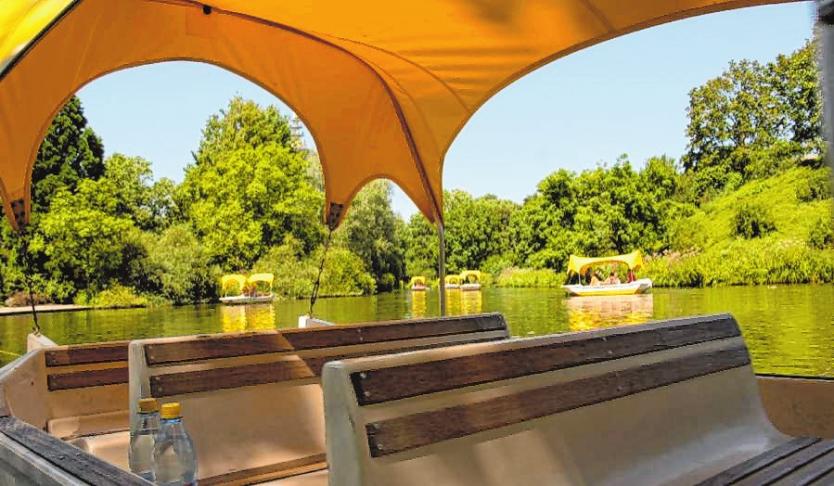 Bei einer Bootstour in den Gondolettas können Groß und Klein schöne Stunden im Luisenpark verbringen. Bei einer Bootstour in den Gondolettas können Groß und Klein schöne Stunden im Luisenpark verbringen.