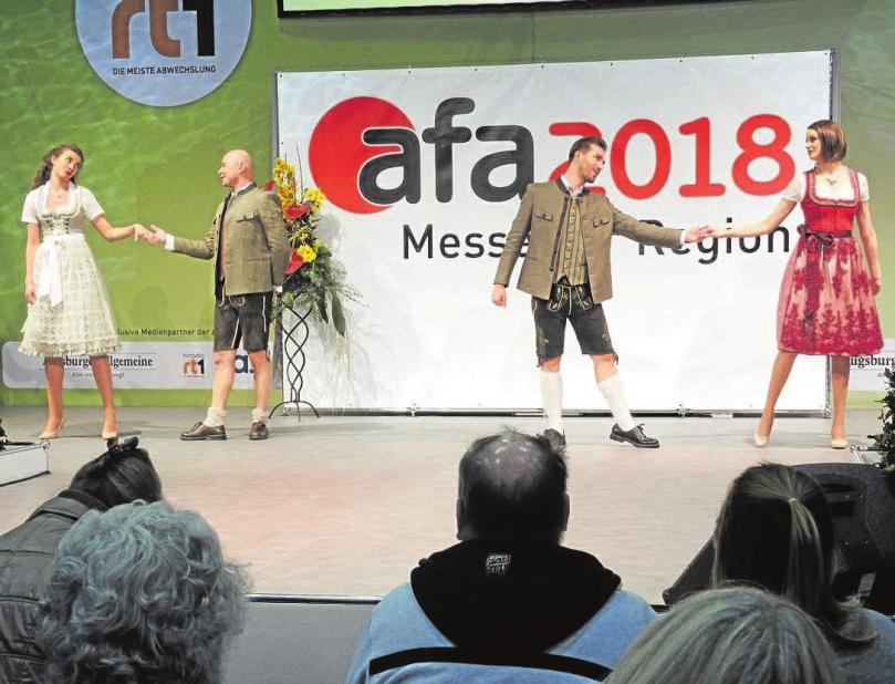 Auf der Showbühne wurde Mode und noch viel mehr geboten. Auf der Showbühne wurde Mode und noch viel mehr geboten.