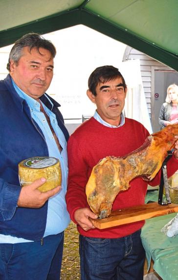 Auch spanische Spezialitäten aus dem Naturpark Sierra Maria los Velez sind auf dem Eichstätter Markt zu finden. Dazu zählen würziger Käse sowie Fleisch- und Wurstprodukte. Auch spanische Spezialitäten aus dem Naturpark Sierra Maria los Velez sind auf dem Eichstätter Markt zu finden. Dazu zählen würziger Käse sowie Fleisch- und Wurstprodukte.