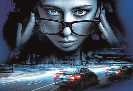 Perfekt für Autofahrer: Die EyeDrive Technologie sorgt vor allem bei Dunkelheit für hervorragende Brillanz und hohen Sehkomfort dank großer Blickfelder. Foto: Essilor