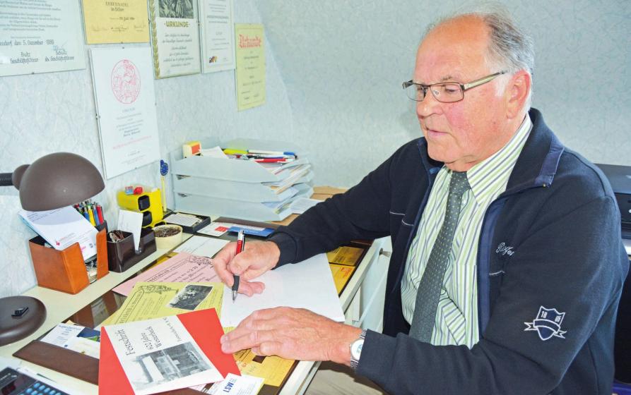 Martin Milkereit ist dabei, seine ganzen Geschichten aufzuschreiben. Martin Milkereit ist dabei, seine ganzen Geschichten aufzuschreiben.
