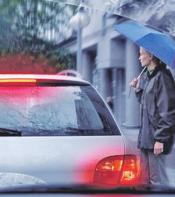 Mit einer korrekt eingestellten Fahrzeugbeleuchtung sowie mit neuen Scheibenwischern können Autofahrer ihren Pkw auf die nasskalte Jahreszeit vorbereiten. Foto: djd/Robert Bosch GmbH Mit einer korrekt eingestellten Fahrzeugbeleuchtung sowie mit neuen Scheibenwischern können Autofahrer ihren Pkw auf die nasskalte Jahreszeit vorbereiten. Foto: djd/Robert Bosch GmbH