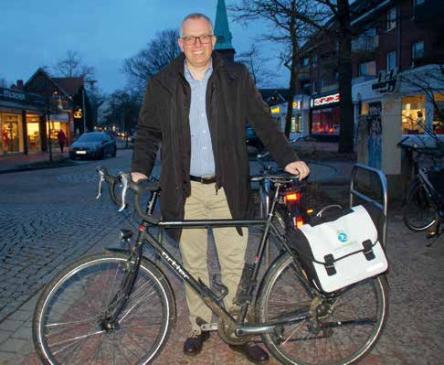 Stadtratsmitglied Peter Eckhoff möchte mit der Initiative „Buchholz fährt Rad“ Autofahrer zum Umsatteln aufs Bike bewegen Foto: Laudien