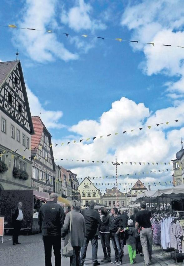Ein abwechslungsreiches Programm, verkaufsoffener Sonntag Markt und mehr sind am Wochenende Besuchermagnet in Ebern.Fotos: Anne Altmann Ein abwechslungsreiches Programm, verkaufsoffener Sonntag Markt und mehr sind am Wochenende Besuchermagnet in Ebern.Fotos: Anne Altmann
