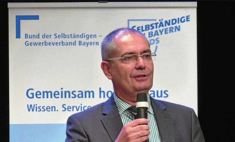 Erster Bürgermeister Michael Wörle wünscht allen Besuchern viel Spaß auf der GIGA 2017 in der Stadthalle und auf dem Rathausplatz Gersthofen. Fotos: myHeimat Gersthofen/pm Erster Bürgermeister Michael Wörle wünscht allen Besuchern viel Spaß auf der GIGA 2017 in der Stadthalle und auf dem Rathausplatz Gersthofen. Fotos: myHeimat Gersthofen/pm