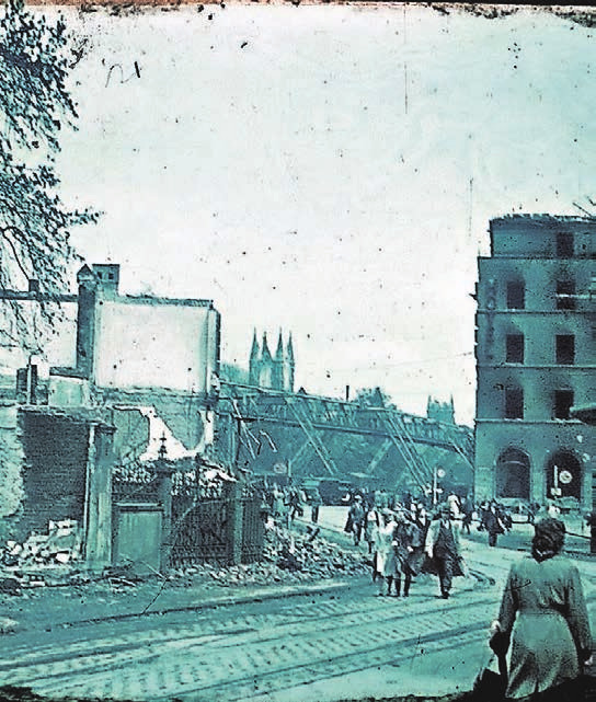 Der Bombenangriff auf Barmen hatte weite Teile der Innenstadt zerstört. Deshalb herrschte in den 40er Jahren große Wohnungsnot. Foto: Stadtarchiv Der Bombenangriff auf Barmen hatte weite Teile der Innenstadt zerstört. Deshalb herrschte in den 40er Jahren große Wohnungsnot. Foto: Stadtarchiv