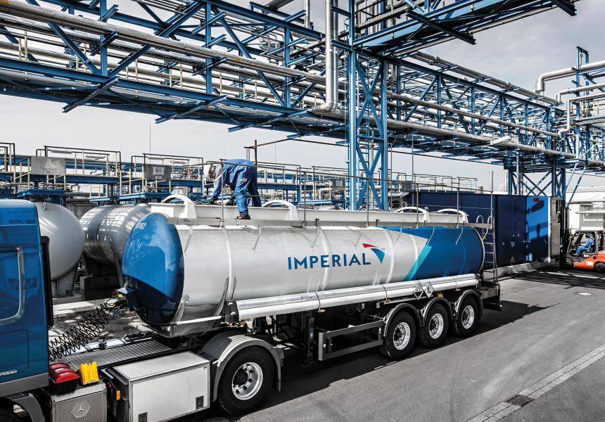 Liquid goods transports are also part of the service portfolio on the road.