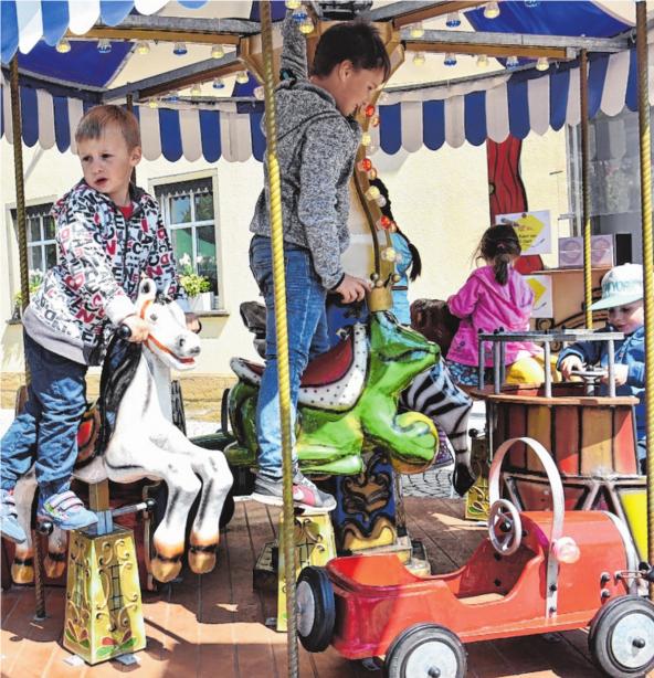 Für die Kinder steht auch wieder ein Nostalgiekarussell bereit. FOTO ULRIKE LANGER