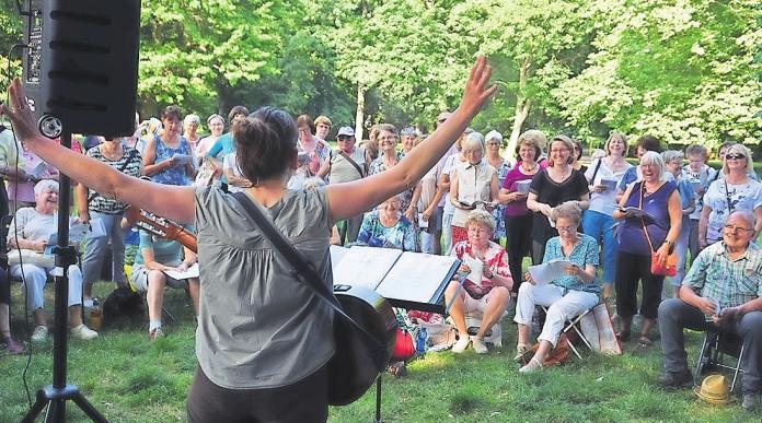 Mittwochs gibt es den Auftakt zum Bürgersingen im Johannapark. Foto: Stiftung Bürger für Leipzig Mittwochs gibt es den Auftakt zum Bürgersingen im Johannapark. Foto: Stiftung Bürger für Leipzig