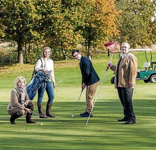 Bettina, Victoria, Valentin und Wilhelm Eckard Sindt vom Golf- und Landclub Gut Uhlenhorst (v.li.n.re.). FOTO: PEPE LANGE Bettina, Victoria, Valentin und Wilhelm Eckard Sindt vom Golf- und Landclub Gut Uhlenhorst (v.li.n.re.). FOTO: PEPE LANGE
