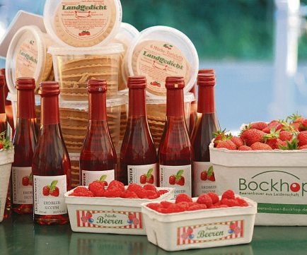 Bei Bolhuis gibt es leckere Erdbeeren, Pro Secco und Himbeeren