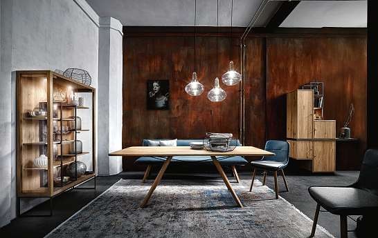 Uriger Industrie-Chic: Die Kollektion Vencer kombiniert unterschiedliche Einrichtungsstile. FOTO: HFR Uriger Industrie-Chic: Die Kollektion Vencer kombiniert unterschiedliche Einrichtungsstile. FOTO: HFR