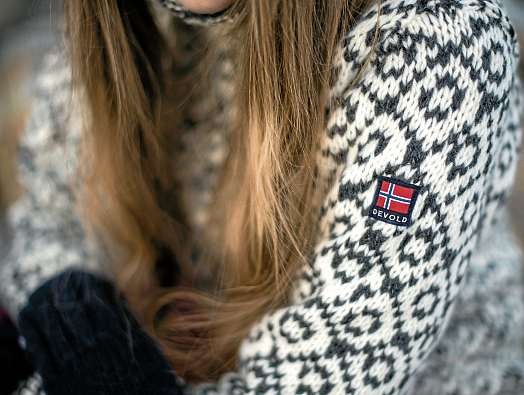 Die traditionellen Pullover aus 100 Prozent purer Wolle von Devold Originals sind im ReiseShop erhältlich. FOTO: HFR Die traditionellen Pullover aus 100 Prozent purer Wolle von Devold Originals sind im ReiseShop erhältlich. FOTO: HFR