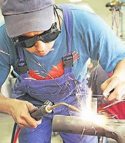 Weil Fachkräfte fehlen, können viele Aufträge nicht schnell genug abgearbeitet werden. Weil Fachkräfte fehlen, können viele Aufträge nicht schnell genug abgearbeitet werden.