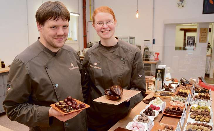 Jan-Hendrik Klüver und seine Frau Danila sind Schokoladen-Fans aus innerster Überzeugung. Und das schmeckt man auch, wenn man ihre Kreationen probiert Foto: Kuno Klein