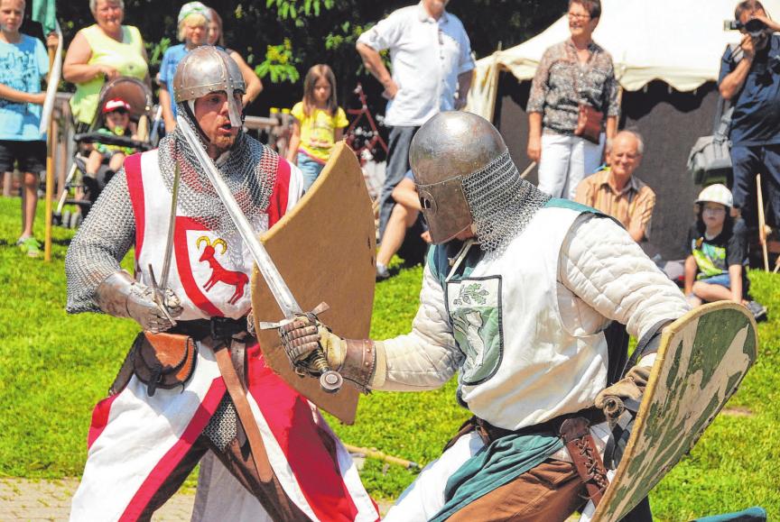 Der Showkampf der Ritter der Flochberg ist am Samstag um 18 Uhr zu erleben. FOTO: SCHEIDERER