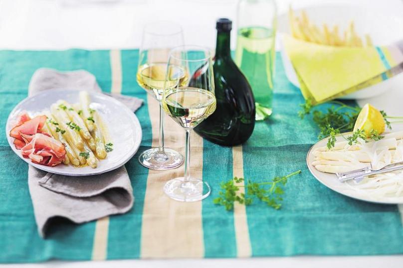 Alles eine Frage der Beilage: Gibt es zum Spargel beispielsweise Schinken, darf auch der Wein dazu etwas kräftiger sein. Alles eine Frage der Beilage: Gibt es zum Spargel beispielsweise Schinken, darf auch der Wein dazu etwas kräftiger sein.