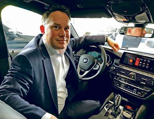 Philip Leuchtenberger ist Geschäftsführer des BMW- und MINI-Autohauses STADAC GmbH & Co. KG mit fünf Filialen im Großraum Hamburg. STADAC
