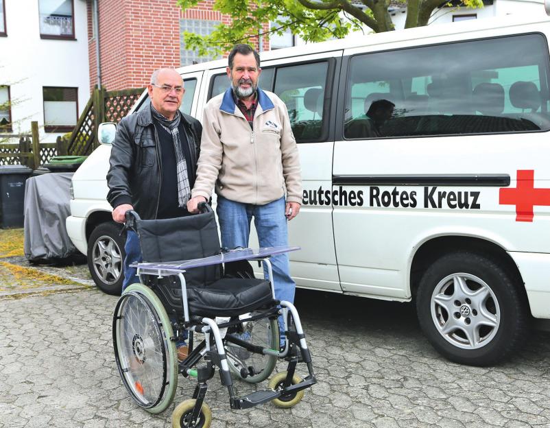 Gerhard Kupka (r.) ist seit Jahrzehnten unermüdlich im DRK Vorsfelde aktiv. Gerhard Kupka (r.) ist seit Jahrzehnten unermüdlich im DRK Vorsfelde aktiv.