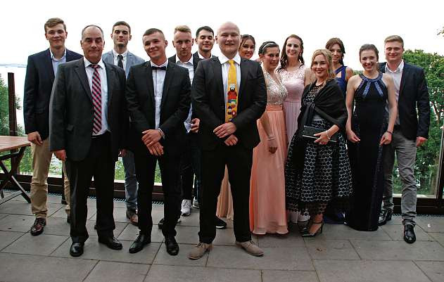 Die Abiturienten des 2017er-Jahrgangs an der Kleemannschule starten bestens gerüstet in die Zukunft. FOTO: HFR Die Abiturienten des 2017er-Jahrgangs an der Kleemannschule starten bestens gerüstet in die Zukunft. FOTO: HFR