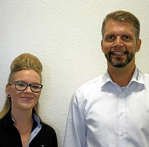 Ronja Peters, Junior Projektleiterin, und Andreas Wätzig, Senior Projektleiter, betreuen ihre Mitarbeiter persönlich und individuell. FOTO: SVP Ronja Peters, Junior Projektleiterin, und Andreas Wätzig, Senior Projektleiter, betreuen ihre Mitarbeiter persönlich und individuell. FOTO: SVP