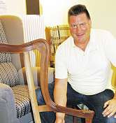 Michael Will bietet Sessel und Sofas in diversen Farben und Qualitäten Foto: Laudien 