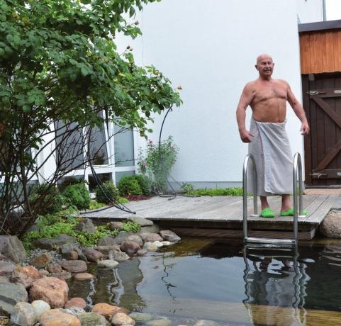 Zur Abkühlung ins Tauchbecken: Konni Mertain der Sauna des Todtglüsinger SV