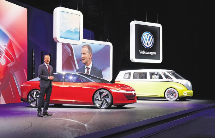 Beim Automobilsalon in Genf präsentierte VW-Markenvorstand Herbert Diess die Studie I.D. VIZZION. Foto: Volkswagen Beim Automobilsalon in Genf präsentierte VW-Markenvorstand Herbert Diess die Studie I.D. VIZZION. Foto: Volkswagen