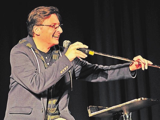 Stefan Verhasselt ist vielen als Radio-Moderator und Kabarettist bekannt. Er tritt am Samstag auf. Stefan Verhasselt ist vielen als Radio-Moderator und Kabarettist bekannt. Er tritt am Samstag auf.