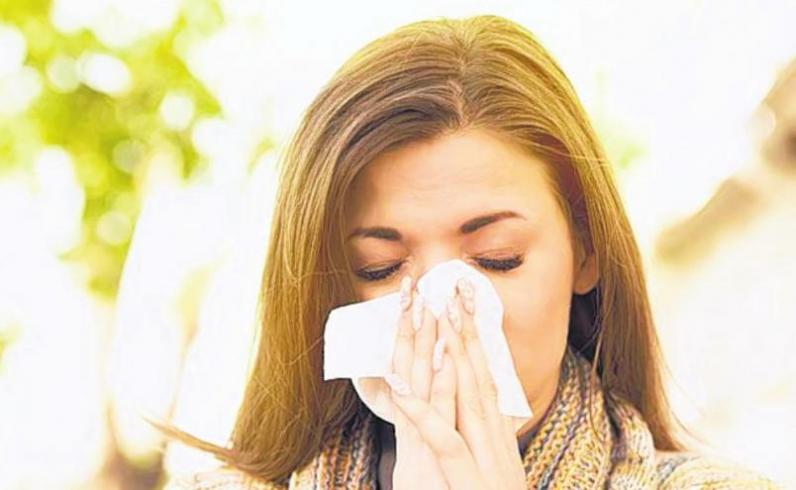 Erkälten nur bei Kälte? Etwa 20 Prozent aller grippalen Infekte finden in der warmen Jahreszeit statt Foto: djd/Esberitox/Feodora - stock.adobe.com