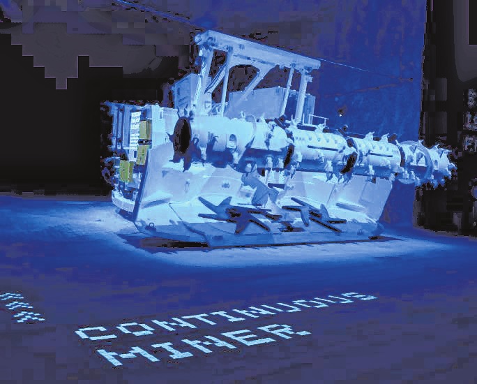 Besucher können die Continous Miner bestaunen, eine der weltweit größten Bergbaumaschinen. Bild: Besucherbergwerk Besucher können die Continous Miner bestaunen, eine der weltweit größten Bergbaumaschinen. Bild: Besucherbergwerk