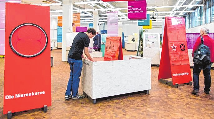 Acht Themenbereiche gibt es in der Wanderausstellung in Heidelberg zu erkunden. Bild: Heidelberg Laureate Forum Foundation Acht Themenbereiche gibt es in der Wanderausstellung in Heidelberg zu erkunden. Bild: Heidelberg Laureate Forum Foundation