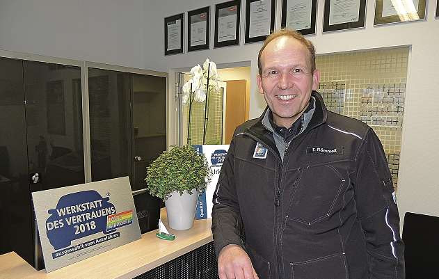 Thomas Römmelt bietet mit seinem JeWo-Team verlässlichen Service rund ums Auto. FOTO: TAU Thomas Römmelt bietet mit seinem JeWo-Team verlässlichen Service rund ums Auto. FOTO: TAU