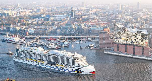 Die Elbphilharmonie begrüßt die AIDAprima und viele weitere Kreuzfahrtschiffe im Hamburger Hafen