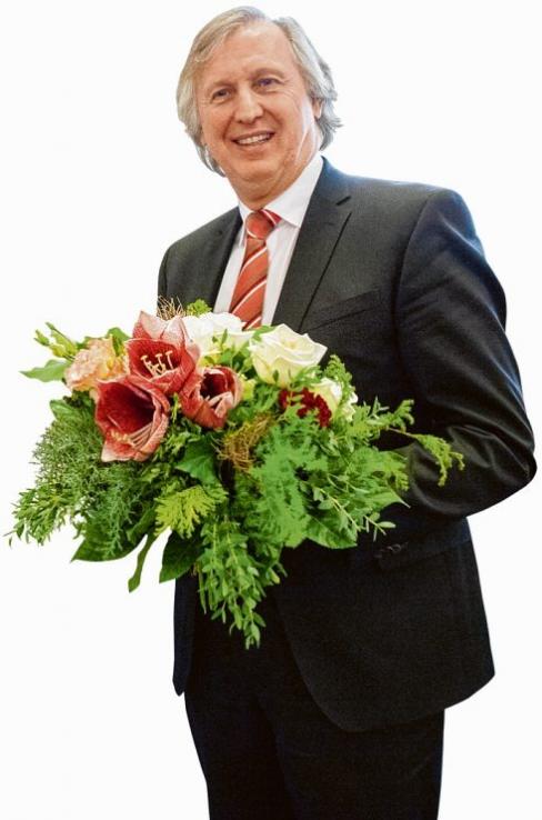 Reinhard Schöwe freut sich über die Anerkennung AGENTUR RAUM 11 Reinhard Schöwe freut sich über die Anerkennung AGENTUR RAUM 11