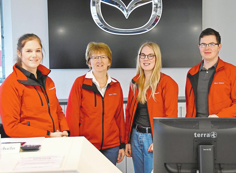 Lisa Flothkötter (li.) und ihr Service-Team: Ingrid Volpers, Jolina Hillmann und Nico Kaizer (v.l.).