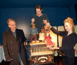 Johann und Antje König mit Tochter Adele und ihren neuen Hauptfiguren Goldköpfchen. 