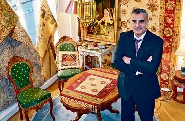Mehrdad Rakhshan, Inhaber der Orient Kunst Galerie Jesteburg, ist Gutachter und Sachverständiger für Orientteppiche Rakhshan