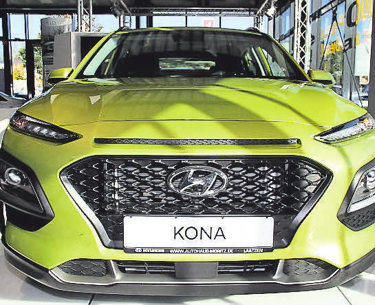 Mit einem Premierenfest wird das jüngste Mitglied der Hyundai- Familie gefeiert – der Lifestyle SUV Kona. Mit einem Premierenfest wird das jüngste Mitglied der Hyundai- Familie gefeiert – der Lifestyle SUV Kona.