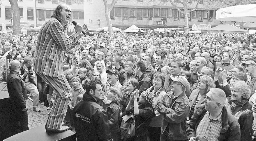 Musik ist immer dabei. Bei den Altstadtfesten wird traditionell ein buntes Bühnenprogramm geboten. Vor zehn Jahren zum 40-jährigen Bestehen war Guildo Horn Stargast. Musik ist immer dabei. Bei den Altstadtfesten wird traditionell ein buntes Bühnenprogramm geboten. Vor zehn Jahren zum 40-jährigen Bestehen war Guildo Horn Stargast.