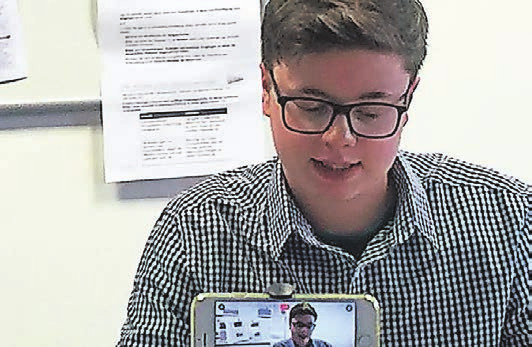 Die wichtigsten Nachrichten aus Wuppertal gibt es jetzt auch per Live-Stream direkt aus der Redaktion, hier mit Gordon Binder. Foto: Lothar Leuschen Die wichtigsten Nachrichten aus Wuppertal gibt es jetzt auch per Live-Stream direkt aus der Redaktion, hier mit Gordon Binder. Foto: Lothar Leuschen