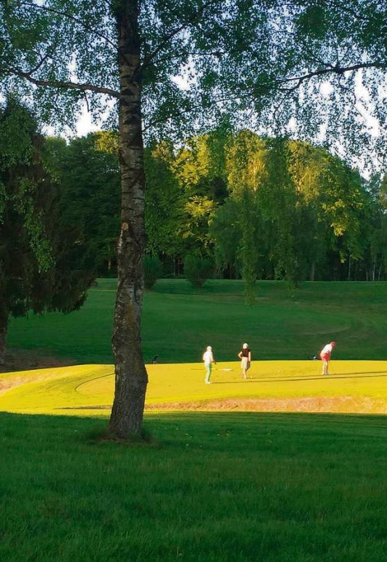 Die Golf-Club Hoisdorf liegt idyllisch inmitten eines alten Baumbestands Foto: hfr