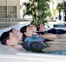 Für Schwangere bietet die „Badewonne“ in Barmstedt einen Aquafit-Kursus
