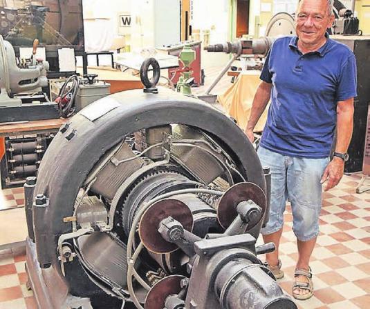 Dieser Anker-Umformer wandelte Drehstrom in Gleichstrom um und umgekehrt. Dieser Anker-Umformer wandelte Drehstrom in Gleichstrom um und umgekehrt.