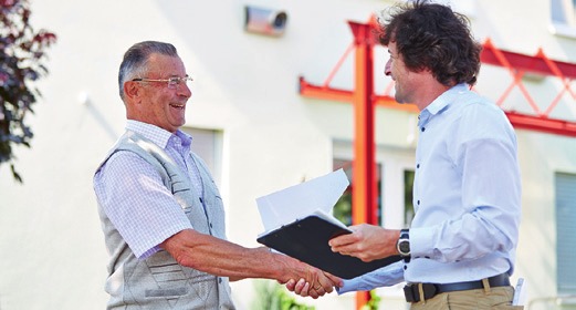 Dank professioneller Begleitung und Umsetzung des Baus oder der energetischen Sanierung erhält man am Ende den benötigten Energieausweis für die eigenen vier Wände. Foto: KfW-Bildarchiv/Jens Steingässer Dank professioneller Begleitung und Umsetzung des Baus oder der energetischen Sanierung erhält man am Ende den benötigten Energieausweis für die eigenen vier Wände. Foto: KfW-Bildarchiv/Jens Steingässer