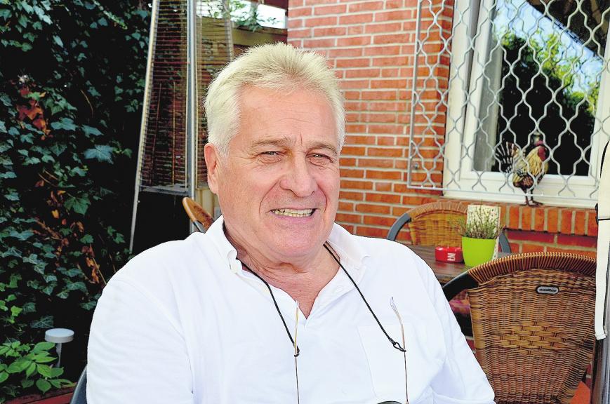 Der Stadthäger Geschäftsmann Peter Hauß hat die Immobilie samt Kanapee vor 30 Jahren gekauft. Der Stadthäger Geschäftsmann Peter Hauß hat die Immobilie samt Kanapee vor 30 Jahren gekauft.