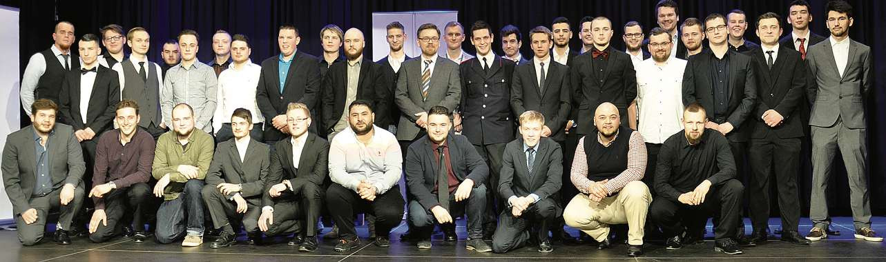 Als Kfz-Mechatroniker wurden am 20. Januar 2018 freigesprochen: Henri Alaghebandi, Mirko Blöcker, Paul Anthony Blöhs, Donovan Brochhagen, Nikolas Bruhn, Hauke Aaron Damaske, Samed Eroglu, Simon Fischer, Kevin Flaxmeier, Lukas Frahm, Fabian Gallinat, Nico Gerschau, Lasse Hansen, Florian Haß, Robin Patrick Hein, Marcel Höftmann, Jonas Käding, Tobias Kajba, Tyrone Kania, Gehad Keshta, Andrej Klein, Steven Krieger, Nico-Borim Maliqi, Robin Mecke, Bastian Neustadt, Lennart Nilsson, Lars-Christian Ortmann, Mahmut Özbey, Fabian Petersen, Stanislav Protasov, Admir Radoncic, Lukas Wilke Remmers, Leif Scheidat, Finn Schubert, Finn Erik Stricker, Tim Szczurek, Sascha Tesch, Maik Tippel, Jordi Benjamin van Merkestijn, Bennet Völz, Julian Walther, Dominik Weitz, Jussuf Alsani, Oleg Blagodir, Erik Böttcher, Pierre Fleischer, Erik Grandt, Tjark Hansen, Kilian Holtz, Marcel Johannsen, Bjarne Langenohl, Torben Maranke, Samuel Müller, Florian Janik Wißmann Als Kfz-Mechatroniker wurden am 20. Januar 2018 freigesprochen: Henri Alaghebandi, Mirko Blöcker, Paul Anthony Blöhs, Donovan Brochhagen, Nikolas Bruhn, Hauke Aaron Damaske, Samed Eroglu, Simon Fischer, Kevin Flaxmeier, Lukas Frahm, Fabian Gallinat, Nico Gerschau, Lasse Hansen, Florian Haß, Robin Patrick Hein, Marcel Höftmann, Jonas Käding, Tobias Kajba, Tyrone Kania, Gehad Keshta, Andrej Klein, Steven Krieger, Nico-Borim Maliqi, Robin Mecke, Bastian Neustadt, Lennart Nilsson, Lars-Christian Ortmann, Mahmut Özbey, Fabian Petersen, Stanislav Protasov, Admir Radoncic, Lukas Wilke Remmers, Leif Scheidat, Finn Schubert, Finn Erik Stricker, Tim Szczurek, Sascha Tesch, Maik Tippel, Jordi Benjamin van Merkestijn, Bennet Völz, Julian Walther, Dominik Weitz, Jussuf Alsani, Oleg Blagodir, Erik Böttcher, Pierre Fleischer, Erik Grandt, Tjark Hansen, Kilian Holtz, Marcel Johannsen, Bjarne Langenohl, Torben Maranke, Samuel Müller, Florian Janik Wißmann