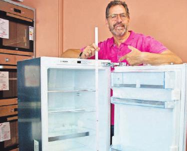 Klaus Thiel weiß, wie sich Küchen aufmotzen lassen: Manchmal genügt ein neuer Kühlschrank. Klaus Thiel weiß, wie sich Küchen aufmotzen lassen: Manchmal genügt ein neuer Kühlschrank.