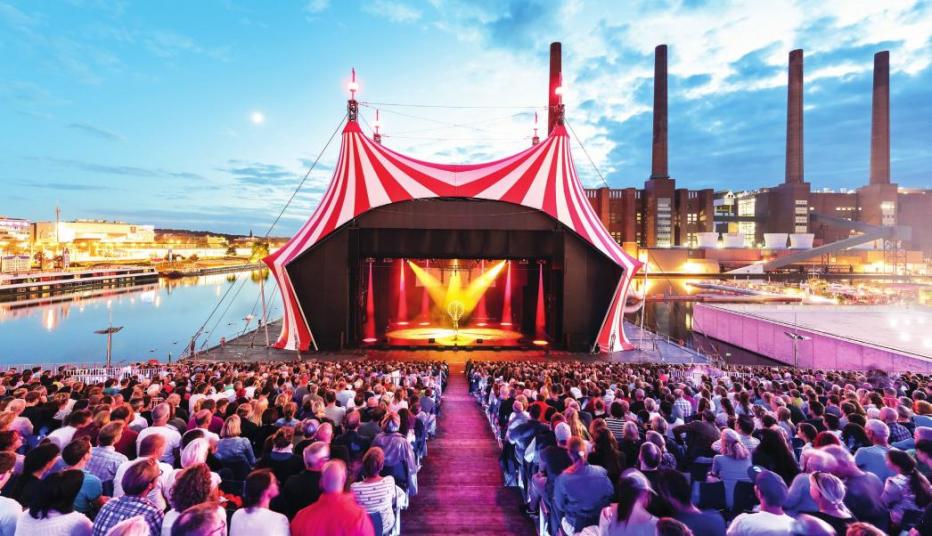 Spektakuläre Shows im Cirque Nouveau locken im Sommer in die Autostadt. © Mario Westphal Spektakuläre Shows im Cirque Nouveau locken im Sommer in die Autostadt. © Mario Westphal